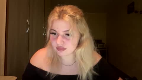 Snapshot of sunshinyflash chatting on November 25, 2025, 6:08 pm sunshinyflash online show from November 25, 2025, 6:08 pm