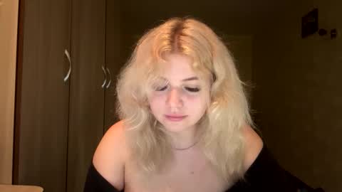 Snapshot of sunshinyflash chatting on November 26, 2025, 5:36 pm sunshinyflash online show from November 26, 2025, 5:36 pm