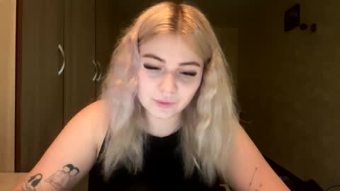 Snapshot of sunshinyflash chatting on November 30, 2025, 5:39 pm sunshinyflash online show from November 30, 2025, 5:39 pm