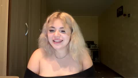 Snapshot of sunshinyflash chatting on December 1, 2025, 4:12 pm sunshinyflash online show from December 1, 2025, 4:12 pm