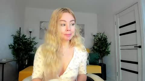 Jenn online show from April 12, 2026, 3:55 am