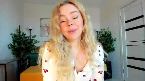 Jenn online show from May 1, 2026, 2:05 am