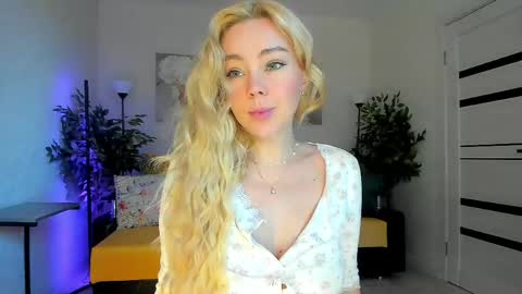 Jenn online show from June 7, 2026, 2:27 am
