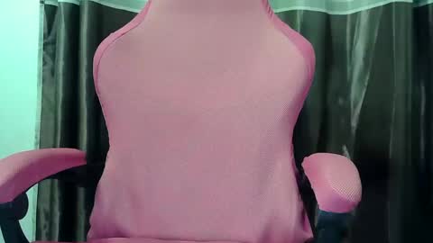 Snapshot of superb_ass25 chatting on December 7, 2024, 8:38 pm KIMZY online show from December 7, 2024, 8:38 pm