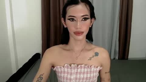 Snapshot of superhotbabe1 chatting on February 17, 2025, 5:32 pm Erica Help me to reach my goal Superhotbabe1 online show from February 17, 2025, 5:32 pm