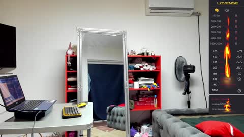 supermanboyxxl online show from January 2, 2025, 7:01 am