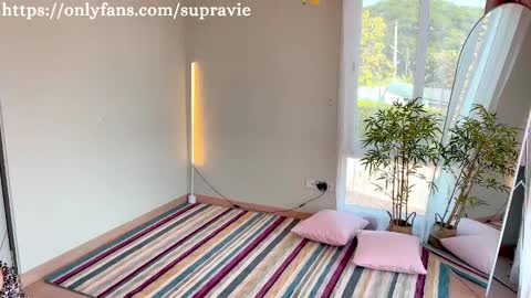 Snapshot of supremeraven chatting on January 16, 2025, 6:56 am Raven - Ravie online show from January 16, 2025, 6:56 am