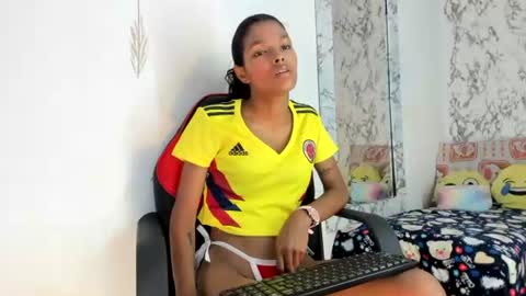 Snapshot of surifoster chatting on June 11, 2026, 6:39 pm suri online show from June 11, 2026, 6:39 pm