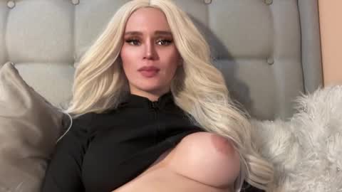 Mia online show from January 10, 2025, 7:57 am