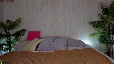 Annie online show from September 19, 2025, 11:27 pm