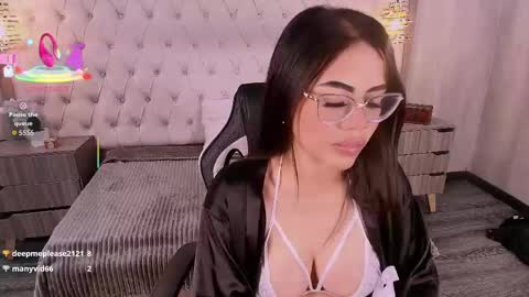 susan_voltaire online show from May 11, 2026, 2:45 pm
