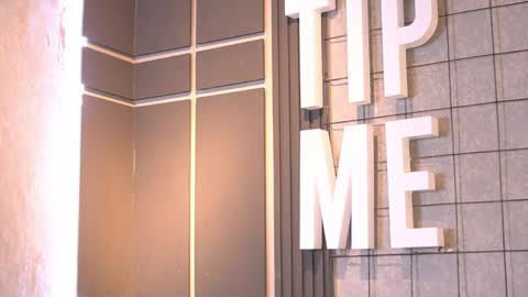 susan_wall online show from April 14, 2026, 2:45 pm