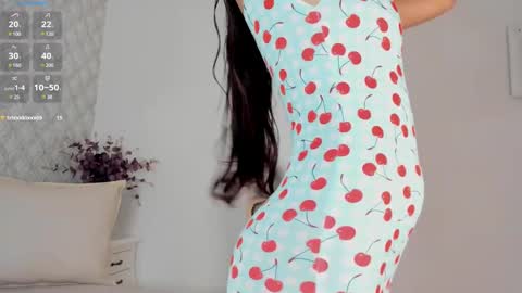 Snapshot of susana__sanchez chatting on February 14, 2025, 4:15 am  SUSANA  online show from February 14, 2025, 4:15 am