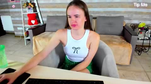 susansmitt online show from October 4, 2025, 7:23 pm