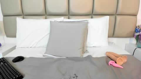 susanthomass online show from October 7, 2025, 7:22 pm