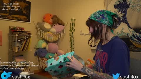 Snapshot of sushifox chatting on December 17, 2024, 6:20 pm   online show from December 17, 2024, 6:20 pm