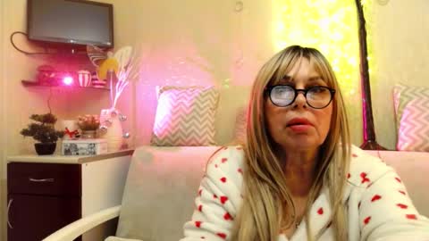 Snapshot of susiexnoreen chatting on February 19, 2026, 11:06 am SusiexNoreen online show from February 19, 2026, 11:06 am