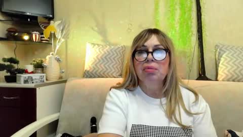 Snapshot of susiexnoreen chatting on March 1, 2026, 3:47 pm SusiexNoreen online show from March 1, 2026, 3:47 pm