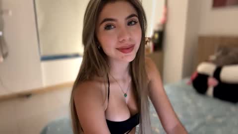 Snapshot of sussanf_ chatting on December 17, 2024, 10:43 pm  Susy  online show from December 17, 2024, 10:43 pm