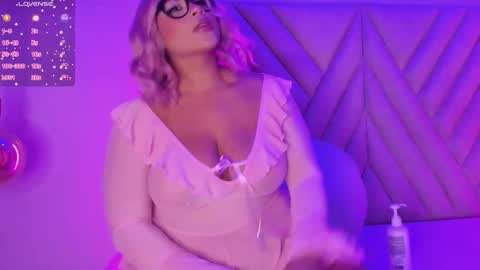 Snapshot of sussierogers chatting on September 20, 2025, 1:01 pm SussieRogers online show from September 20, 2025, 1:01 pm