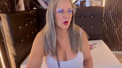 Snapshot of sussy_perez_ chatting on May 24, 2026, 3:00 am Sussy online show from May 24, 2026, 3:00 am