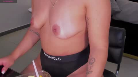 Sussy Bell online show from December 2, 2025, 8:48 pm