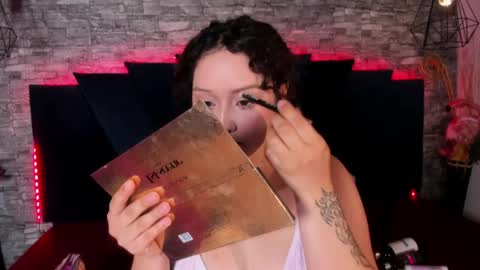 suxan_white online show from April 16, 2026, 9:39 pm