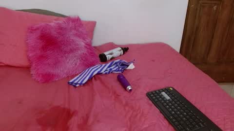 suzan_30 online show from October 24, 2025, 8:27 pm