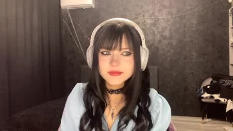 EmilySuonn online show from April 9, 2026, 5:29 am