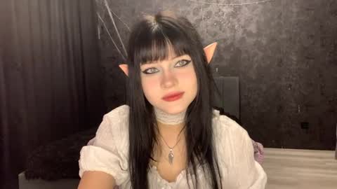 EmilySuonn online show from May 6, 2026, 5:46 am