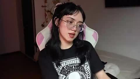 Snapshot of suzumi_ chatting on December 14, 2024, 4:42 pm Jadde  online show from December 14, 2024, 4:42 pm