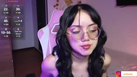 Snapshot of suzumi_ chatting on January 7, 2025, 6:35 pm Jadde  online show from January 7, 2025, 6:35 pm