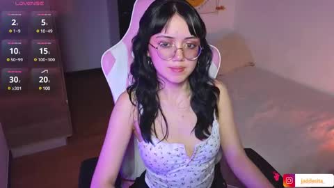 Snapshot of suzumi_ chatting on January 7, 2025, 9:35 pm Jadde  online show from January 7, 2025, 9:35 pm