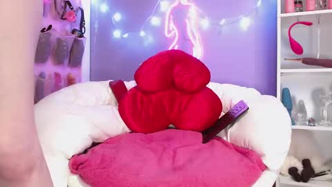 sweeeets85 online show from November 21, 2025, 2:27 pm