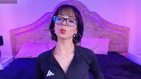 Snapshot of sweet_1angel chatting on October 18, 2025, 12:06 pm Sweet 1Angel online show from October 18, 2025, 12:06 pm