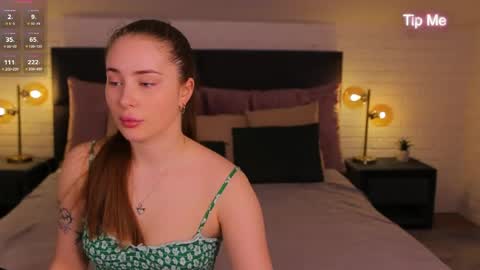 Snapshot of sweet__amily chatting on April 19, 2026, 6:24 am Sweet Amily online show from April 19, 2026, 6:24 am