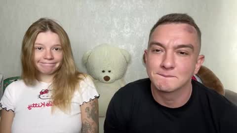 Snapshot of sweet__bunnies chatting on October 3, 2025, 6:21 am Mia and Robert online show from October 3, 2025, 6:21 am