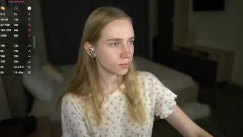 Snapshot of sweet__michelle chatting on November 12, 2025, 9:58 pm Michelle online show from November 12, 2025, 9:58 pm