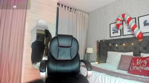 Vanessa online show from December 14, 2025, 5:24 am