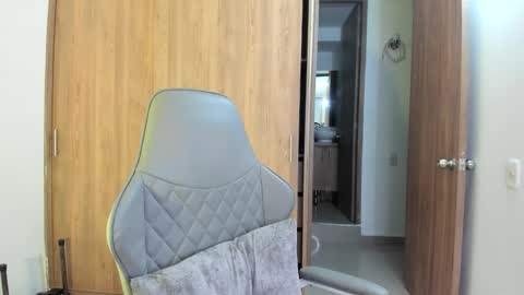 Asheley online show from March 18, 2026, 1:31 am