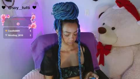 Snapshot of sweet_bluee chatting on December 22, 2024, 12:49 pm Tutti  online show from December 22, 2024, 12:49 pm