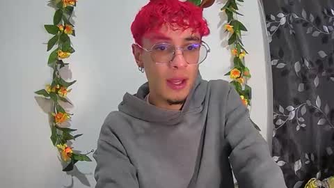 sweet_boy2224 online show from November 29, 2025, 5:16 pm