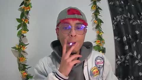 sweet_boy2224 online show from December 1, 2025, 6:07 am