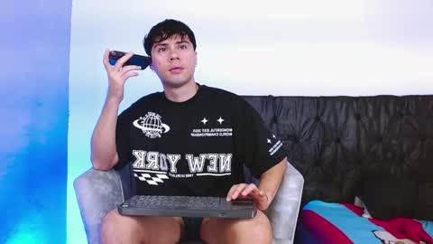 Snapshot of sweet_boysxss chatting on February 26, 2026, 11:31 am Theo ithan leo online show from February 26, 2026, 11:31 am