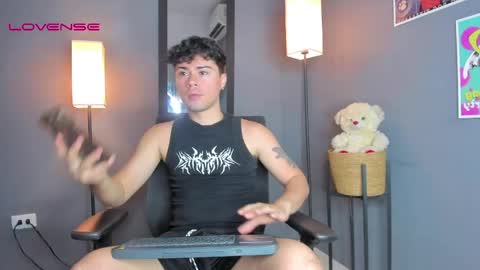 Snapshot of sweet_boysxss chatting on March 29, 2026, 8:20 pm Theo ithan leo online show from March 29, 2026, 8:20 pm