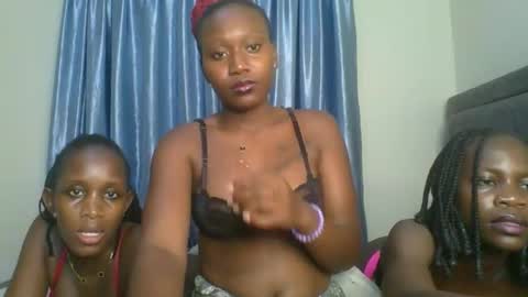 Camila online show from December 20, 2025, 11:12 pm