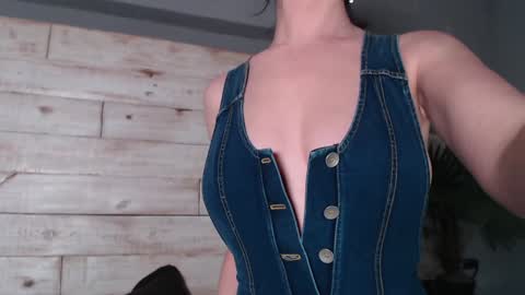 Snapshot of sweet_chantelle chatting on January 13, 2025, 11:38 pm Chantelle online show from January 13, 2025, 11:38 pm