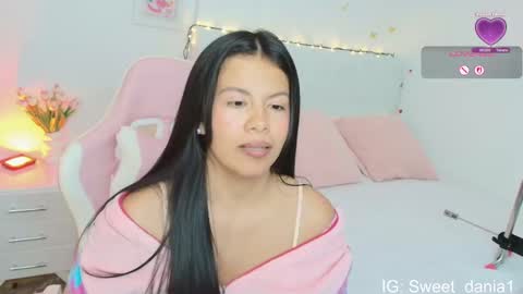 sweet_dania_ online show from September 21, 2025, 3:52 am