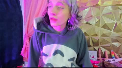  emmili  online show from January 4, 2025, 12:16 pm