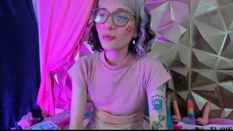  emmili  online show from January 9, 2025, 3:23 pm